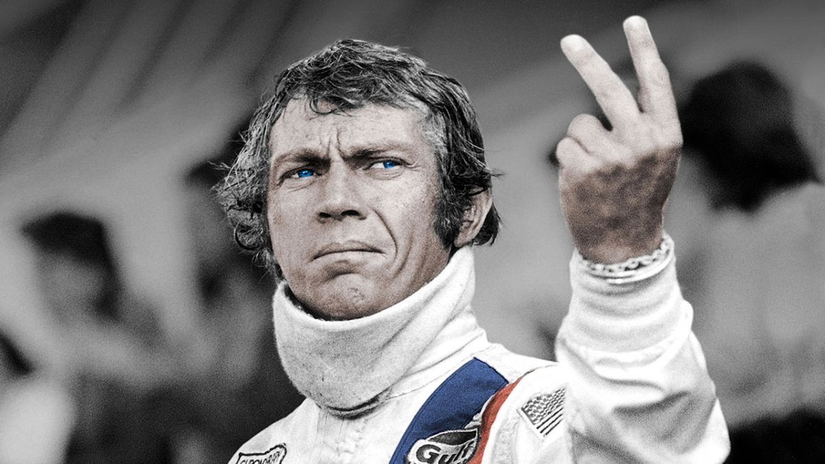 Qui sopra la foto di copertina del film-documentario Steve McQueen: The Man & Le Mans del 2015